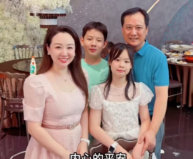 _关凌晒婚纱照迎“花边婚”，一家人骑三轮车接地气，爱女颜值惊艳_关凌晒婚纱照迎“花边婚”，一家人骑三轮车接地气，爱女颜值惊艳